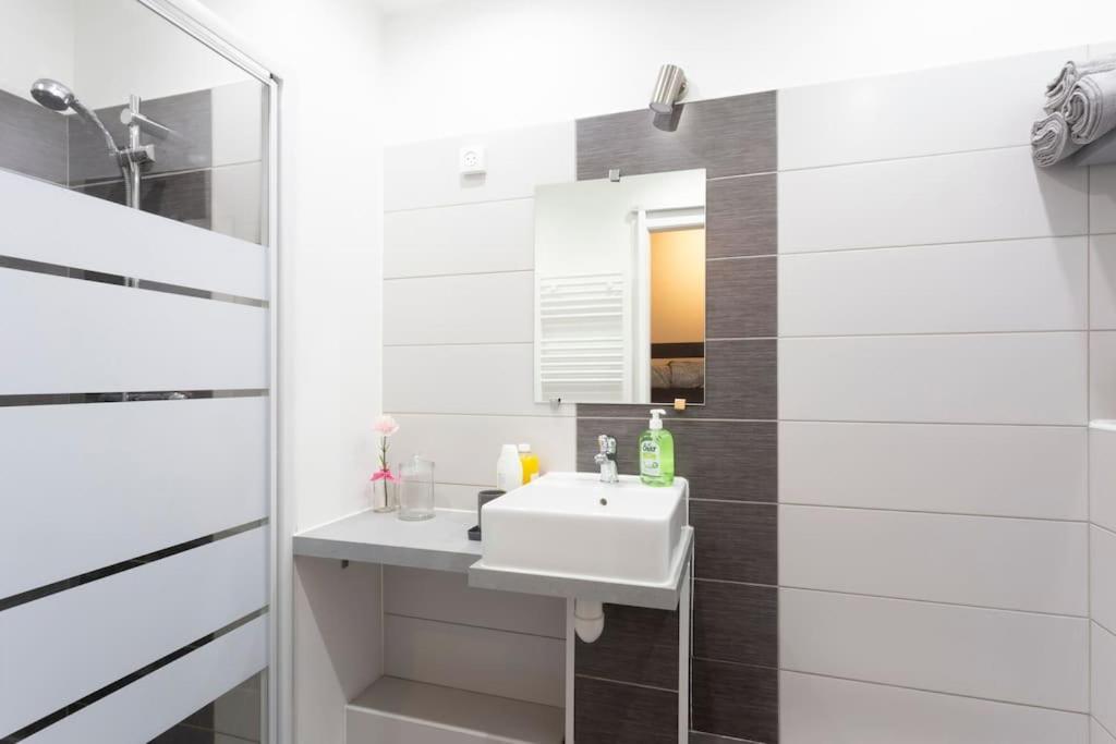Chez Alexandra - Elegant Studio Avec Parking A Proximite Des Plages Λα Γκραντ-Μοτ Εξωτερικό φωτογραφία