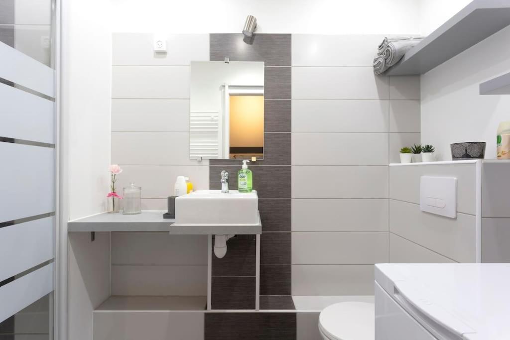 Chez Alexandra - Elegant Studio Avec Parking A Proximite Des Plages Λα Γκραντ-Μοτ Εξωτερικό φωτογραφία