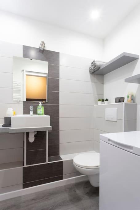 Chez Alexandra - Elegant Studio Avec Parking A Proximite Des Plages Λα Γκραντ-Μοτ Εξωτερικό φωτογραφία